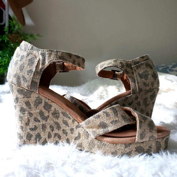 Toms Shoes - toms • leopard wedge sandals
